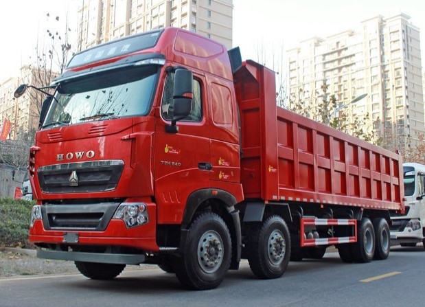 ��������HOWO T7Hǰ�ĺ����ж܇