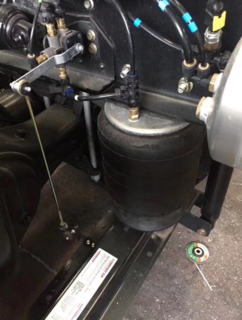 東風天龍前四后八油罐車氣囊后橋圖片 東風天龍前四后八油罐車氣囊后橋圖片