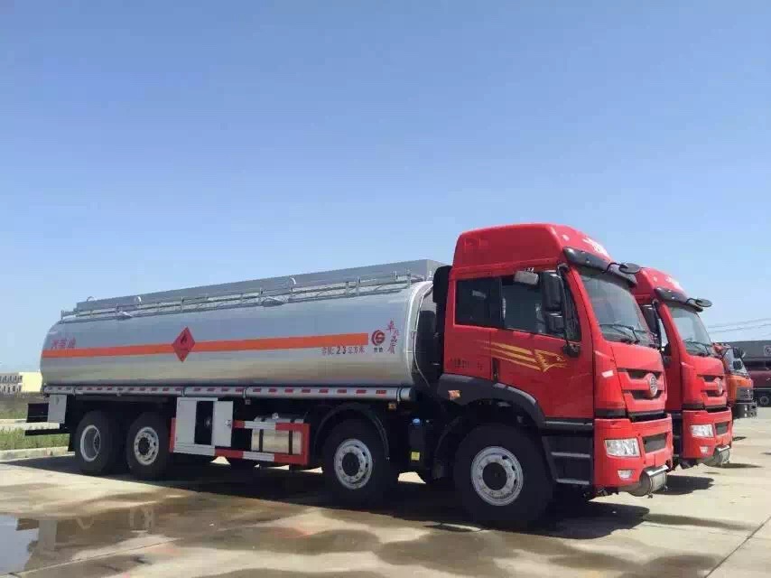 ���u��ź���ǰ�ĺ����͹�܇(ch��)�DƬ