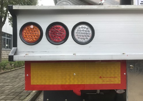 �X�Ͻ��͹�܇��(li��n)LED��β��