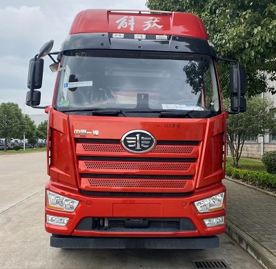 國六解放前四后八31.1方鋁合金油罐車圖片 國六解放前四后八31.1方鋁合金油罐車圖片