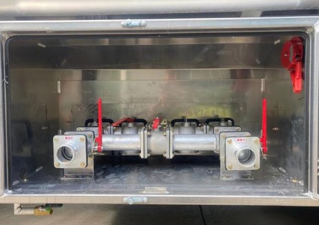 國六解放前四后八31.1方鋁合金油罐車圖片 國六解放前四后八31.1方鋁合金油罐車圖片