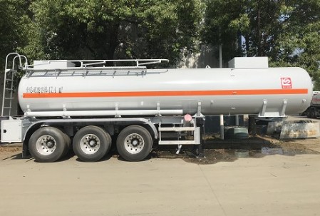 力神醒獅牌17.4方SLS9409GFWB型腐蝕性物品罐式運輸半掛車整車參數 力神醒獅牌17.4方SLS9409GFWB型腐蝕性物品罐式運輸半掛車整車參數