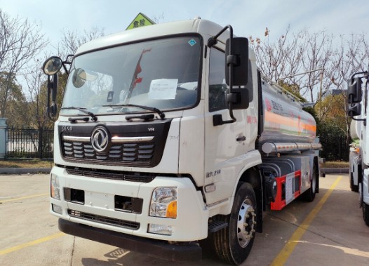 國(guó)六東風(fēng)天錦12.65方油罐車(chē)_CSC5180GJYD6A型加油車(chē) 國(guó)六東風(fēng)天錦12.65方油罐車(chē)_CSC5180GJYD6A型加油車(chē)